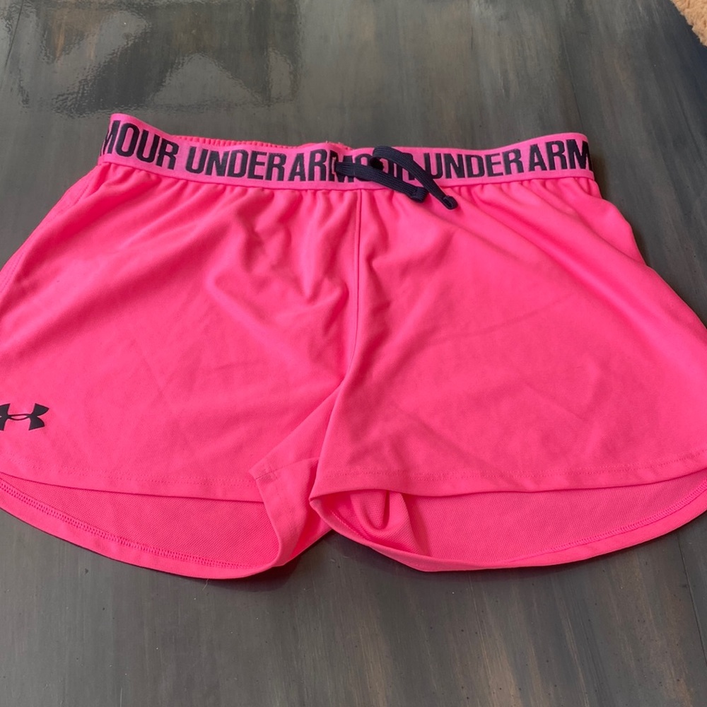 hot pink under armour shorts!